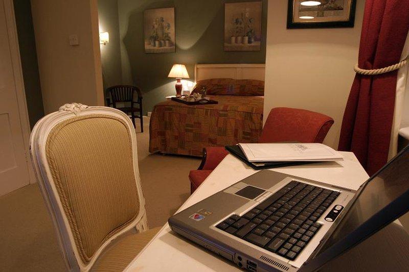 Hurtwood Hotel Peaslake Habitación foto